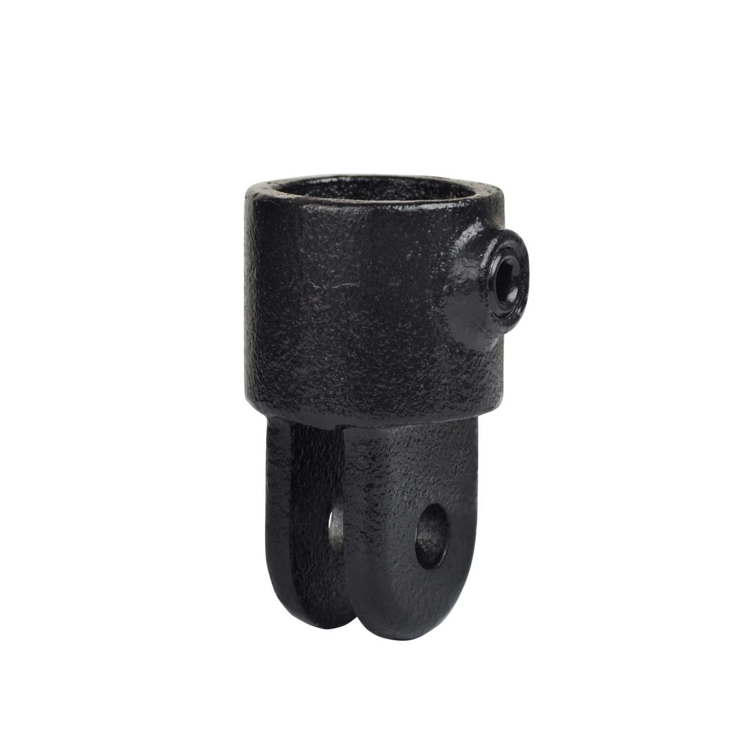 Conector de tubo cilíndrico negro rugoso, en vertical sobre fondo blanco. Abertura redonda arriba y hexágono interior en los laterales. Abajo, ojal en U con orificio pasante de fijación.